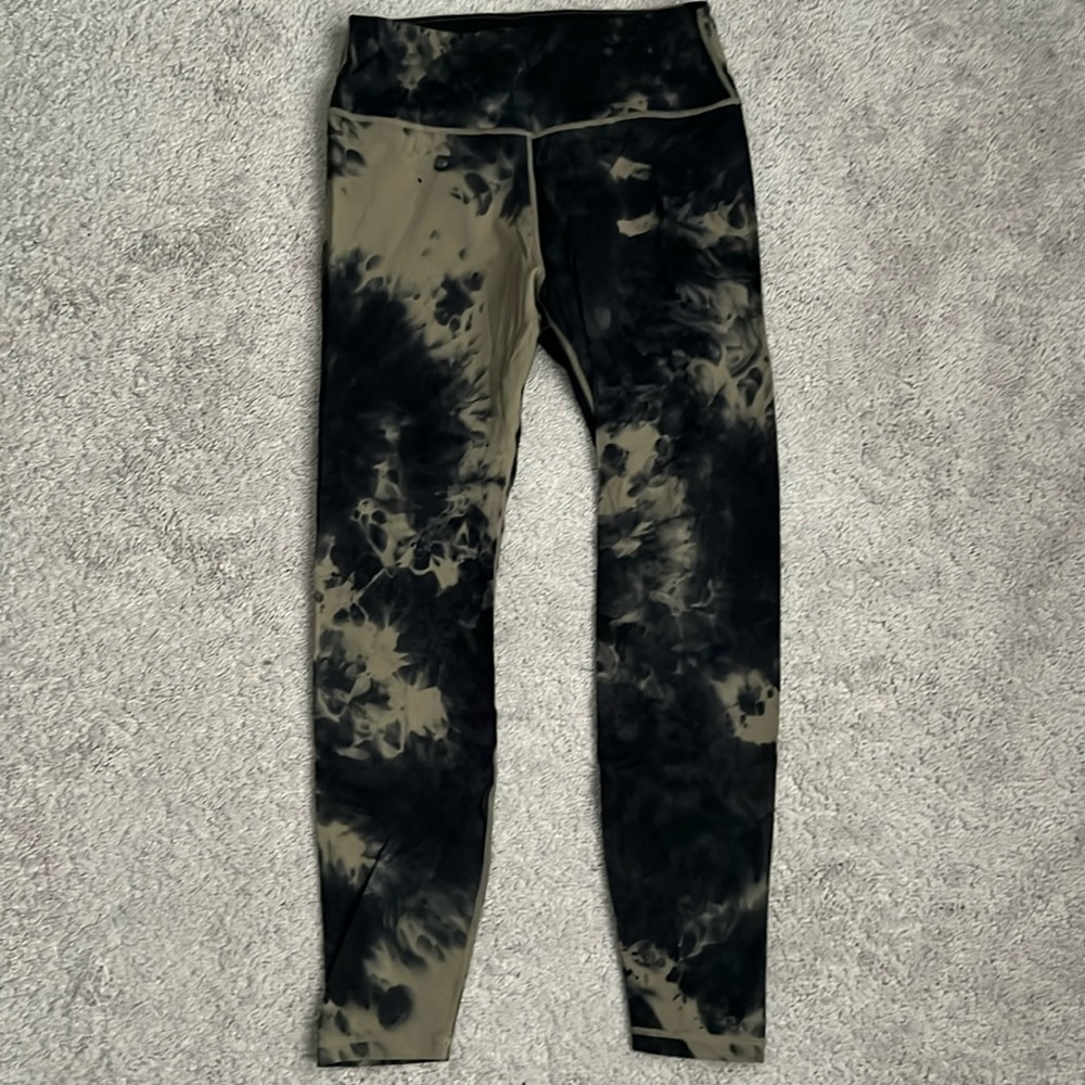 SAVVI women’s leggings, size Med, EUC, high waisted